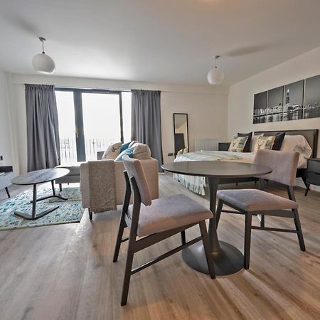 Seven Living Ashford - Modern And Spacious Apartments Экстерьер фото